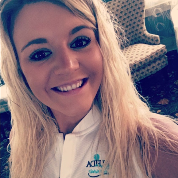 Meet your Posher, Amanda - Picture 4 of 4